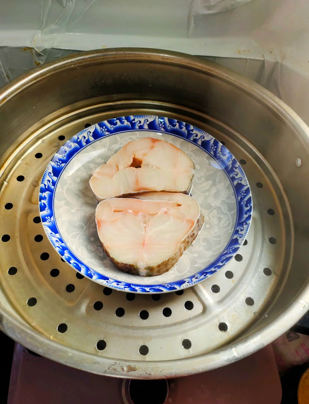 清蒸鳕鱼的做法(清蒸鳕鱼的做法和步骤)